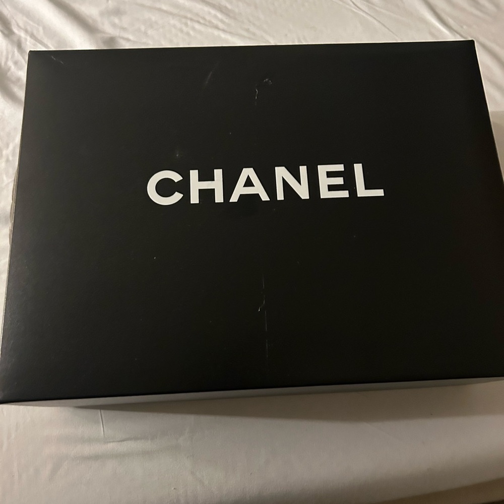 100% Authentic Chanel handbag serial #23220265 as shown in photos - Picture 8 of 11